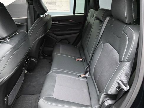 New 2025 Jeep Grand Cherokee Laredo X w/ Luxury Tech Group I image 18