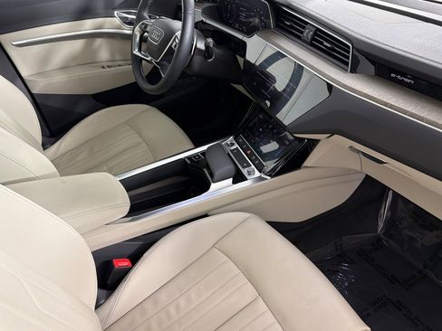 Used 2023 Audi e-tron Premium w/ Convenience Plus Package AWD/4WD image 15