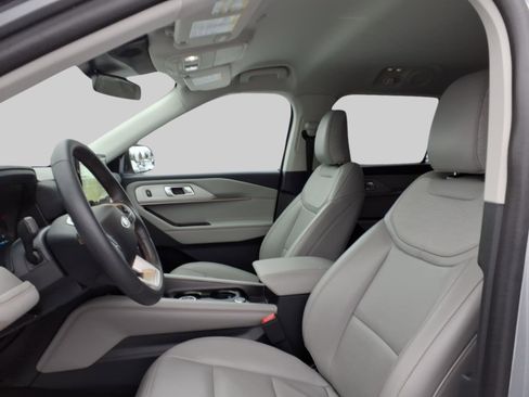 Used 2025 Ford Explorer Active w/ Active Comfort Package image 12