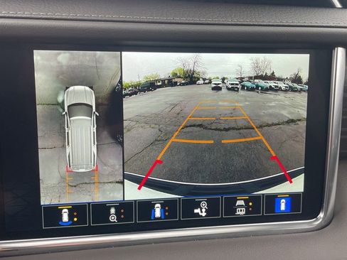 Used 2024 GMC Yukon XL Denali AWD/4WD image 25