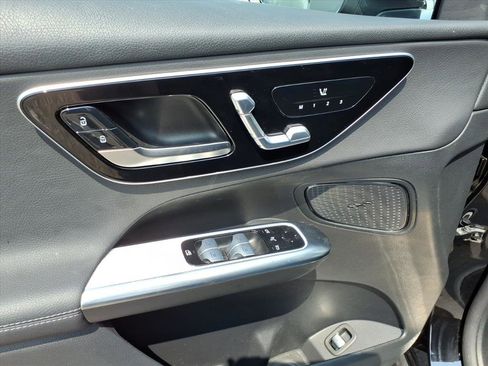 Used 2025 Mercedes-Benz GLC 300 4MATIC image 13