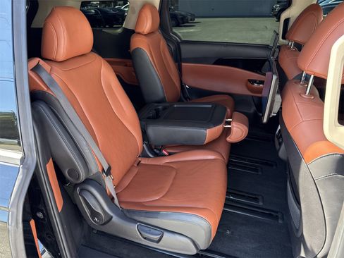 Used 2022 Kia Carnival SX image 30