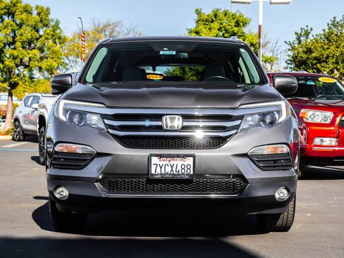 Used 2017 Honda Pilot Touring image 2