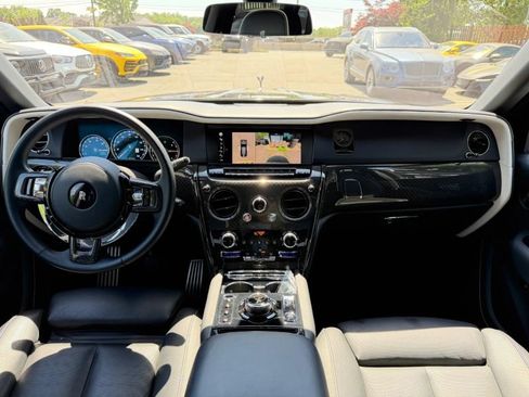 Used 2022 Rolls-Royce Cullinan Black Badge w/ Dark Exterior Package AWD/4WD image 22