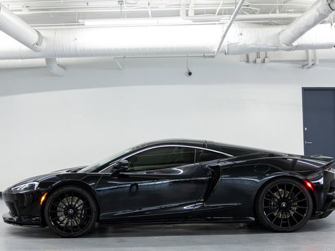 Used 2020 McLaren GT RWD image 3