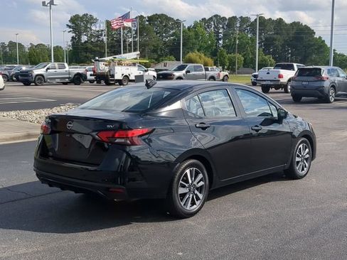 Used 2023 Nissan Versa SV FWD image 3