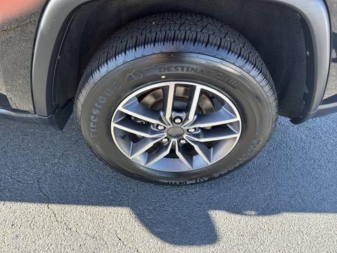 Used 2021 Jeep Grand Cherokee Limited image 18