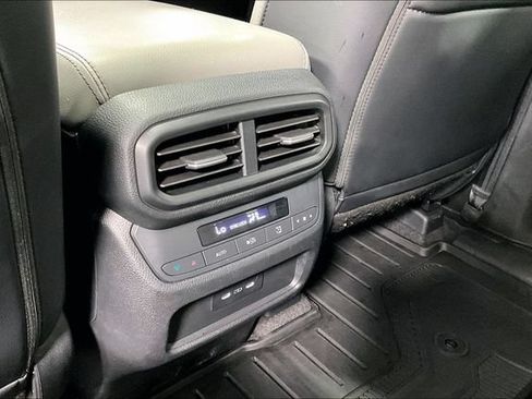 Used 2024 Honda Pilot Touring image 12