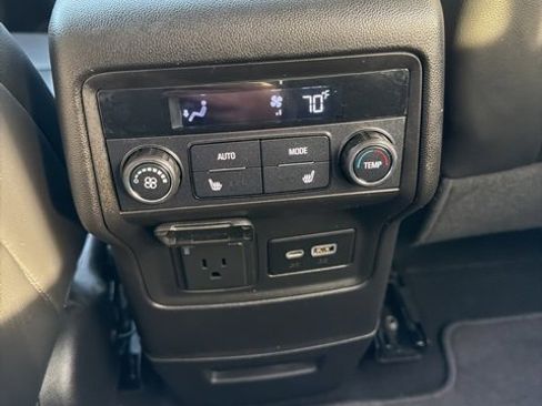 Used 2021 GMC Acadia SLT w/ Elevation Edition image 23