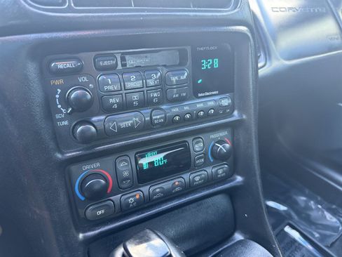 Used 1998 Chevrolet Corvette Coupe w/ Memory Pkg RWD image 17