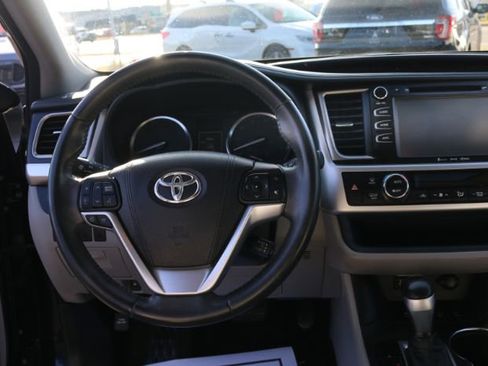 Used 2016 Toyota Highlander XLE image 18