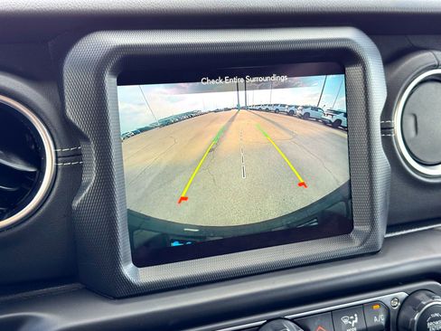 Used 2023 Jeep Wrangler Unlimited Sahara image 30