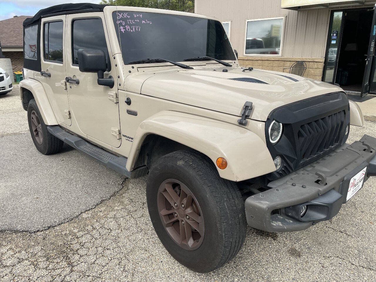 Used 2016 Jeep Wrangler Unlimited Sahara AWD/4WD image 3