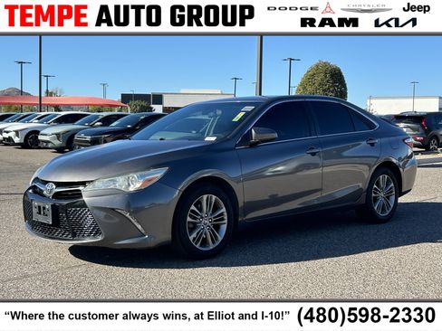 Used 2017 Toyota Camry SE image 1