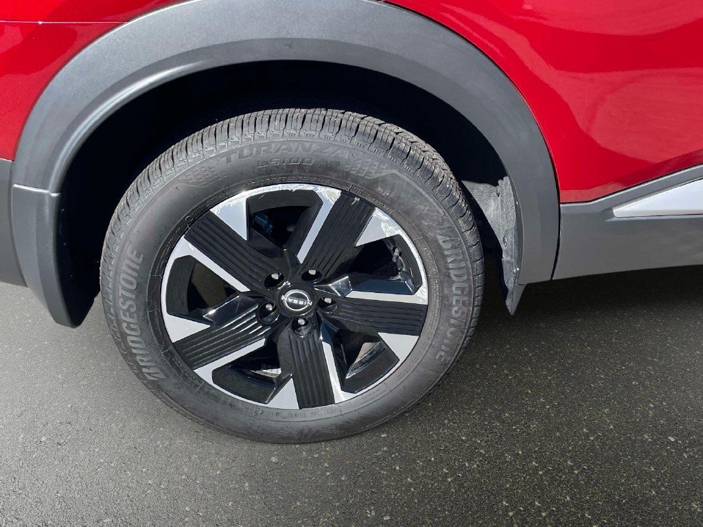 Used 2025 Nissan Kicks SR FWD image 7