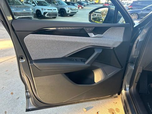 Used 2025 Volkswagen Tiguan S image 51