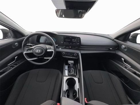 New 2026 Hyundai Elantra Hybrid FWD image 13