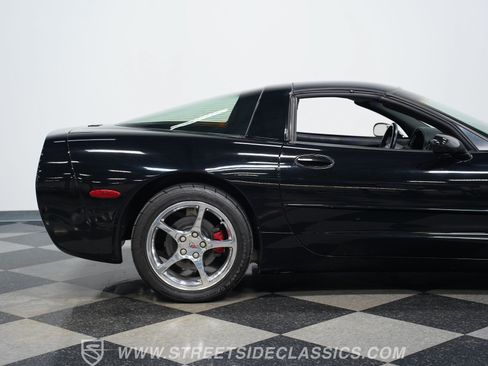 Used 2001 Chevrolet Corvette Coupe w/ Preferred Equipment Group2 RWD image 28