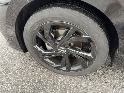 Certified 2025 Volkswagen Jetta SE image 7