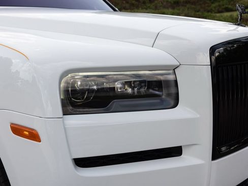 Certified 2022 Rolls-Royce Cullinan Black Badge w/ Dark Exterior Package AWD/4WD image 17