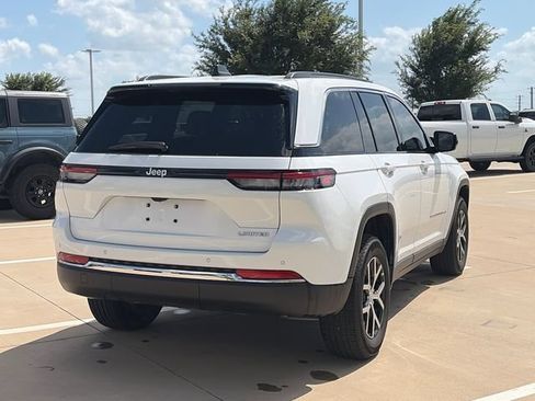 Used 2025 Jeep Grand Cherokee Limited RWD image 9