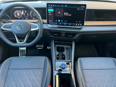 New 2026 Volkswagen Tiguan SEL R-Line AWD/4WD image 13