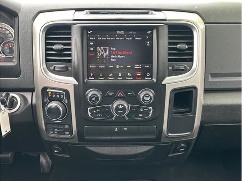 Used 2019 RAM 1500 Classic SLT w/ Luxury Group AWD/4WD image 17