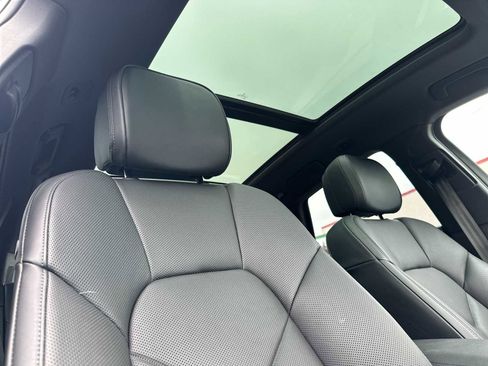 Used 2025 Porsche Macan image 17