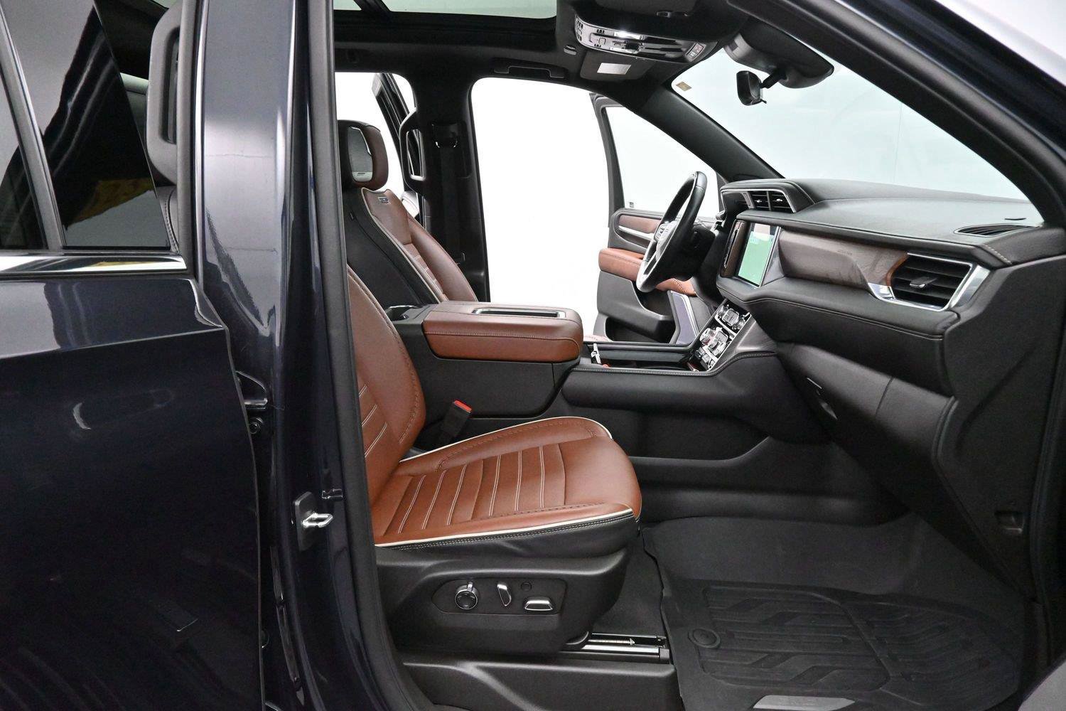 Used 2023 GMC Yukon Denali Ultimate AWD/4WD image 44