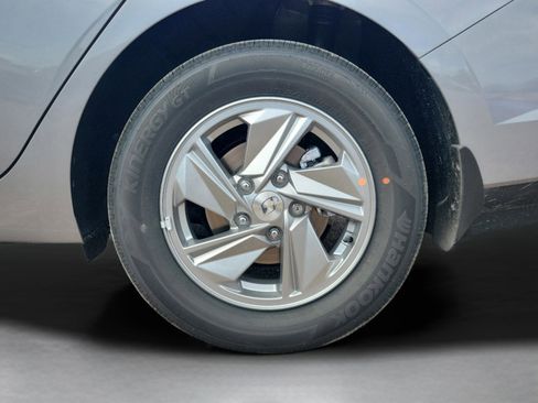 New 2026 Hyundai Elantra SE image 5