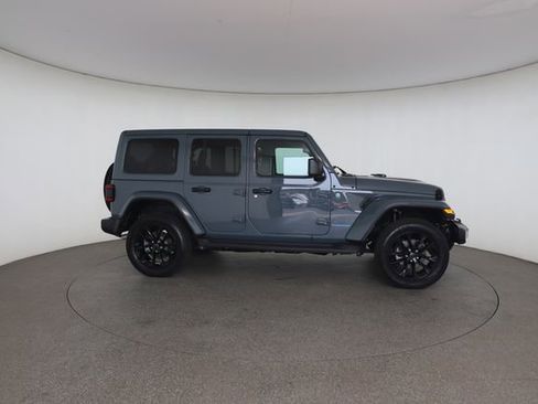 Used 2025 Jeep Wrangler Unlimited Sahara AWD/4WD image 23