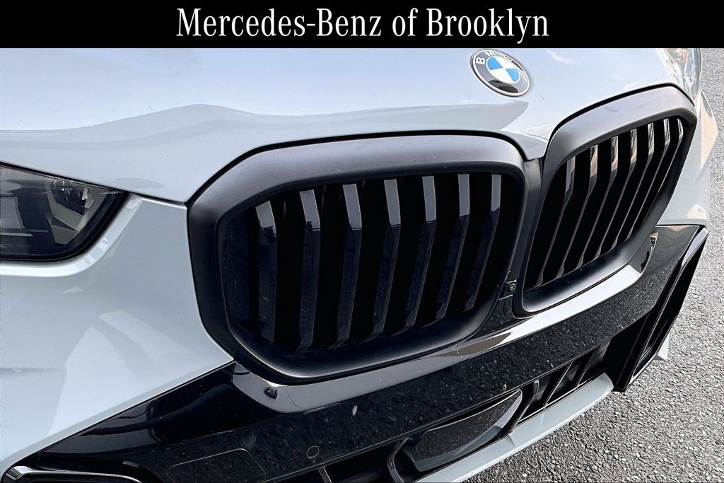 Used 2025 BMW X5 xDrive40i w/ M Sport Package AWD/4WD image 31