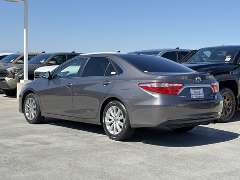 Used 2015 Toyota Camry XLE w/ Convenience Package FWD image 4