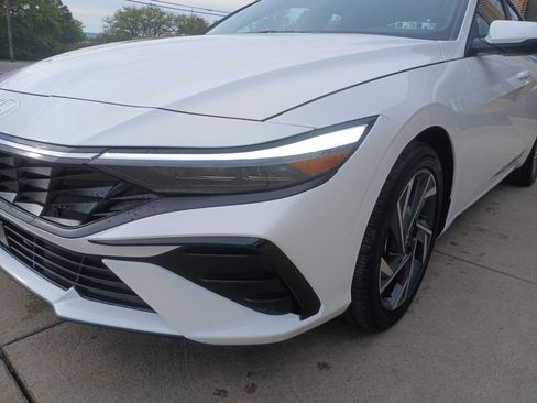 New 2025 Hyundai Elantra Limited image 10