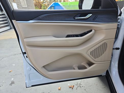 New 2025 Jeep Grand Cherokee Limited w/ Black Appearance Package image 16