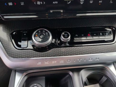New 2027 Ford Expedition Platinum w/ Stealth Appearance Package AWD/4WD image 31