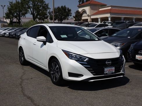 New 2025 Nissan Versa 1.6 SV w/ Trunk Package image 2