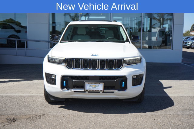 Used 2022 Jeep Grand Cherokee Overland w/ Luxury Tech Group IV AWD/4WD image 3