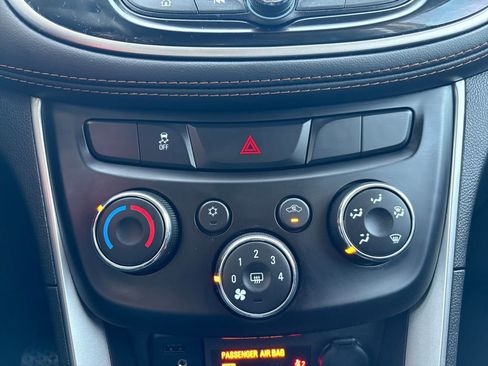 Used 2022 Chevrolet Trax LS w/ Tint and Cruise Package image 29