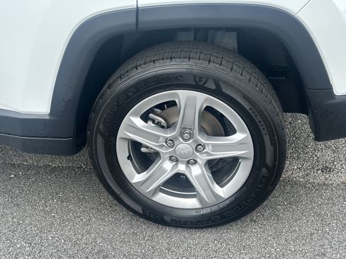 Used 2024 Jeep Compass Latitude AWD/4WD image 19