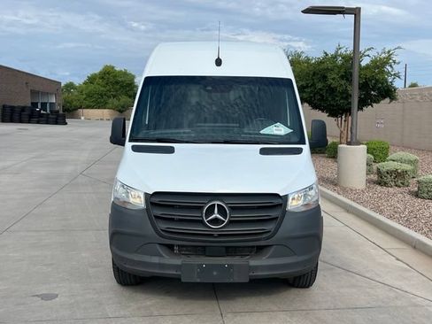 Used 2024 Mercedes-Benz Sprinter 2500 image 2
