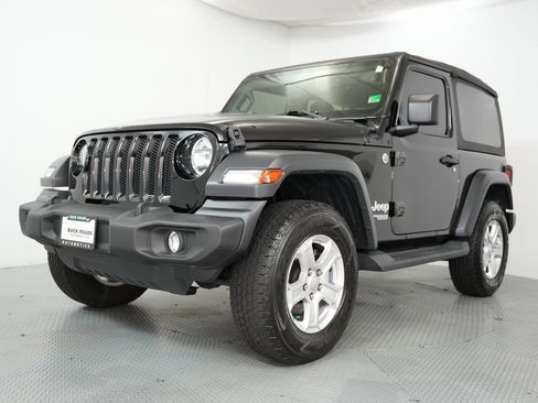Used 2020 Jeep Wrangler Sport image 3
