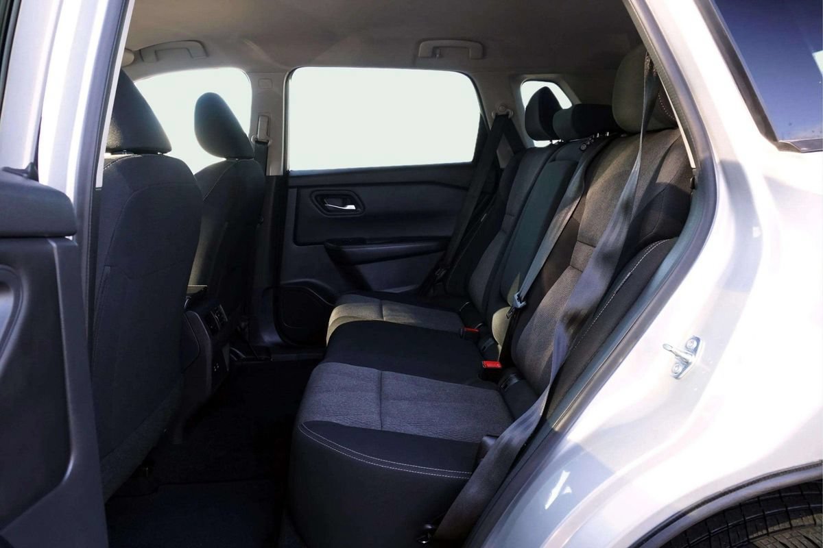 Used 2025 Nissan Rogue SV AWD/4WD image 19