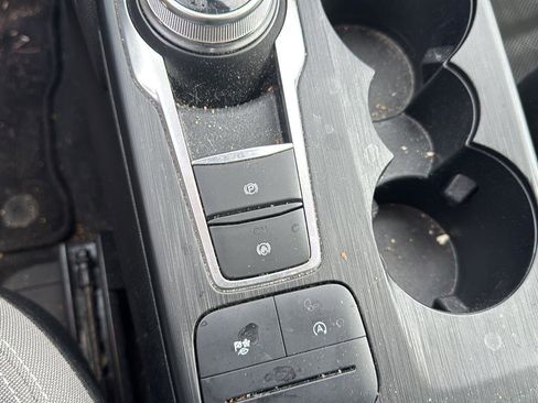 Used 2022 Ford Escape SE w/ SE Sport Appearance Package image 16