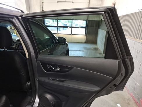Used 2018 Nissan Rogue SV w/ Premium Package AWD/4WD image 21