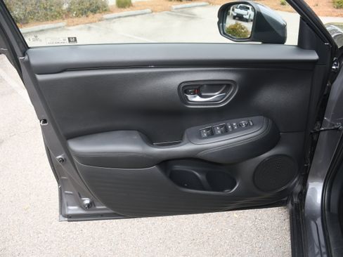 Used 2025 Honda HR-V LX image 9