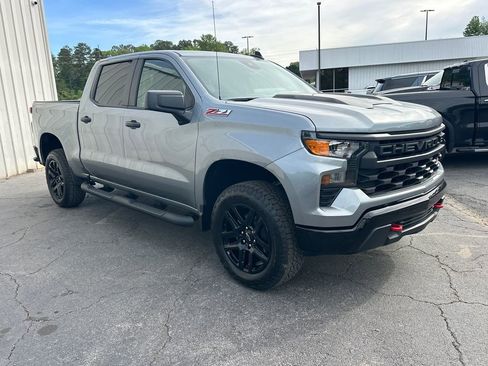 Used 2024 Chevrolet Silverado 1500 Custom Trail Boss w/ LPO, Dark Essentials Package AWD/4WD image 4