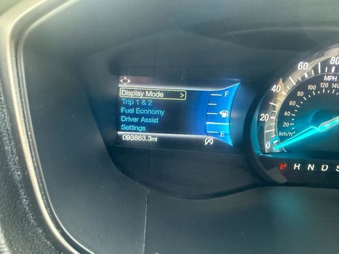 Used 2018 Ford Fusion SE w/ Fusion SE Technology Package image 11