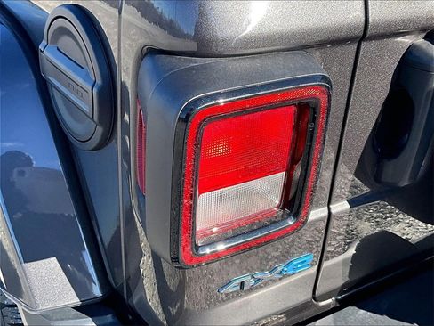 Used 2024 Jeep Wrangler Unlimited image 27