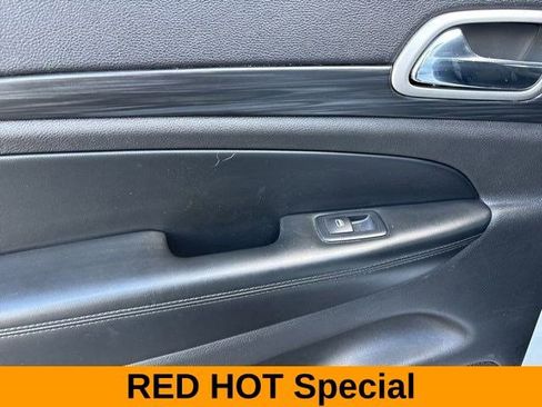 Used 2020 Jeep Grand Cherokee Laredo w/ 18" Wheel & 8.4" Radio Group image 31